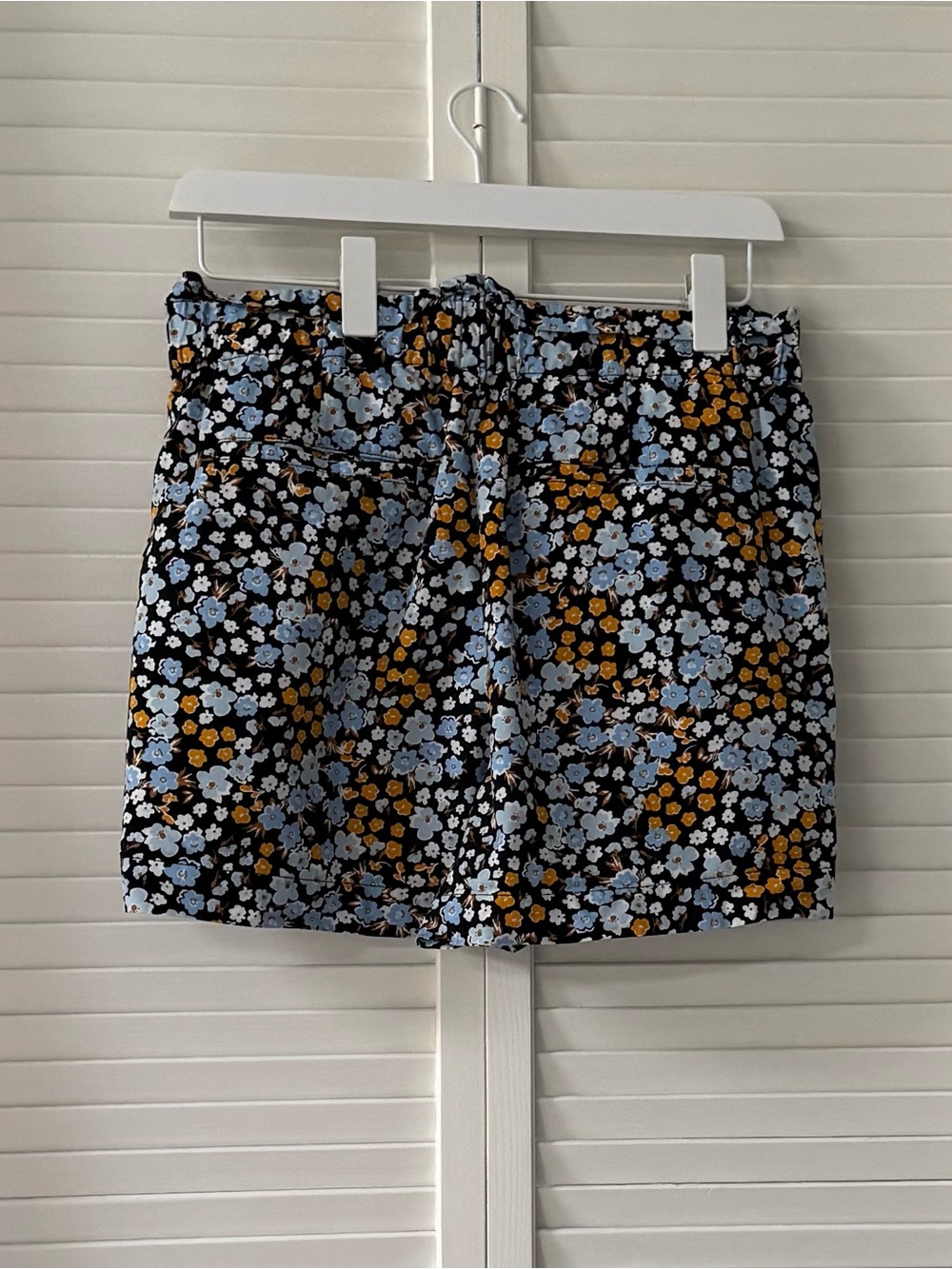 Ann Taylor Factory Floral Skort — Black with Blue & Mustard Flowers